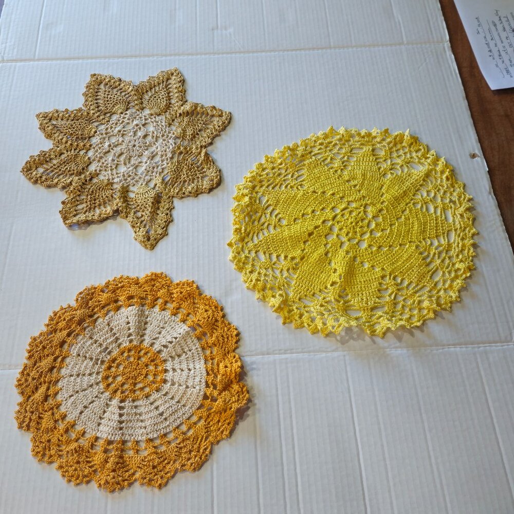 Doilies Colorful Vintage  Lot of 3